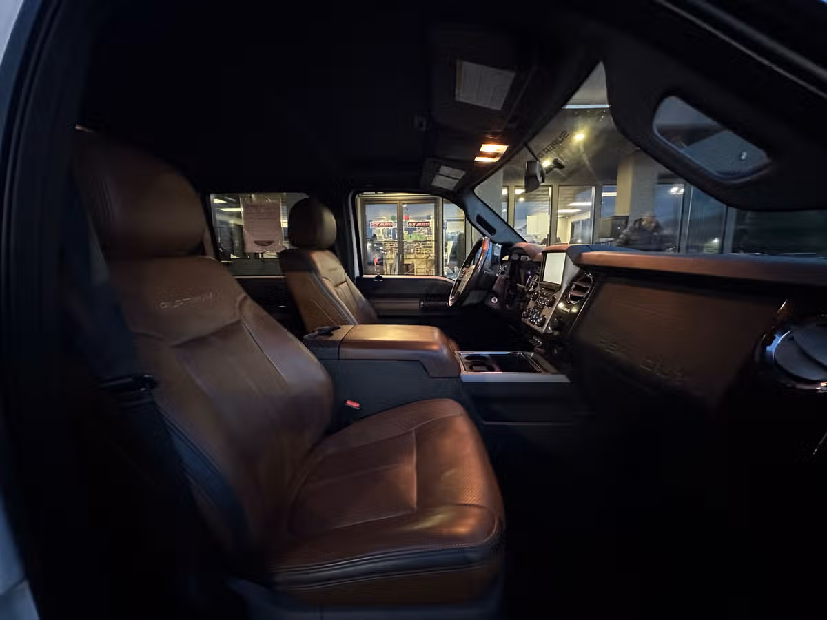 2016 Ford F-350 Super Duty Platinum Crew Cab Image 13