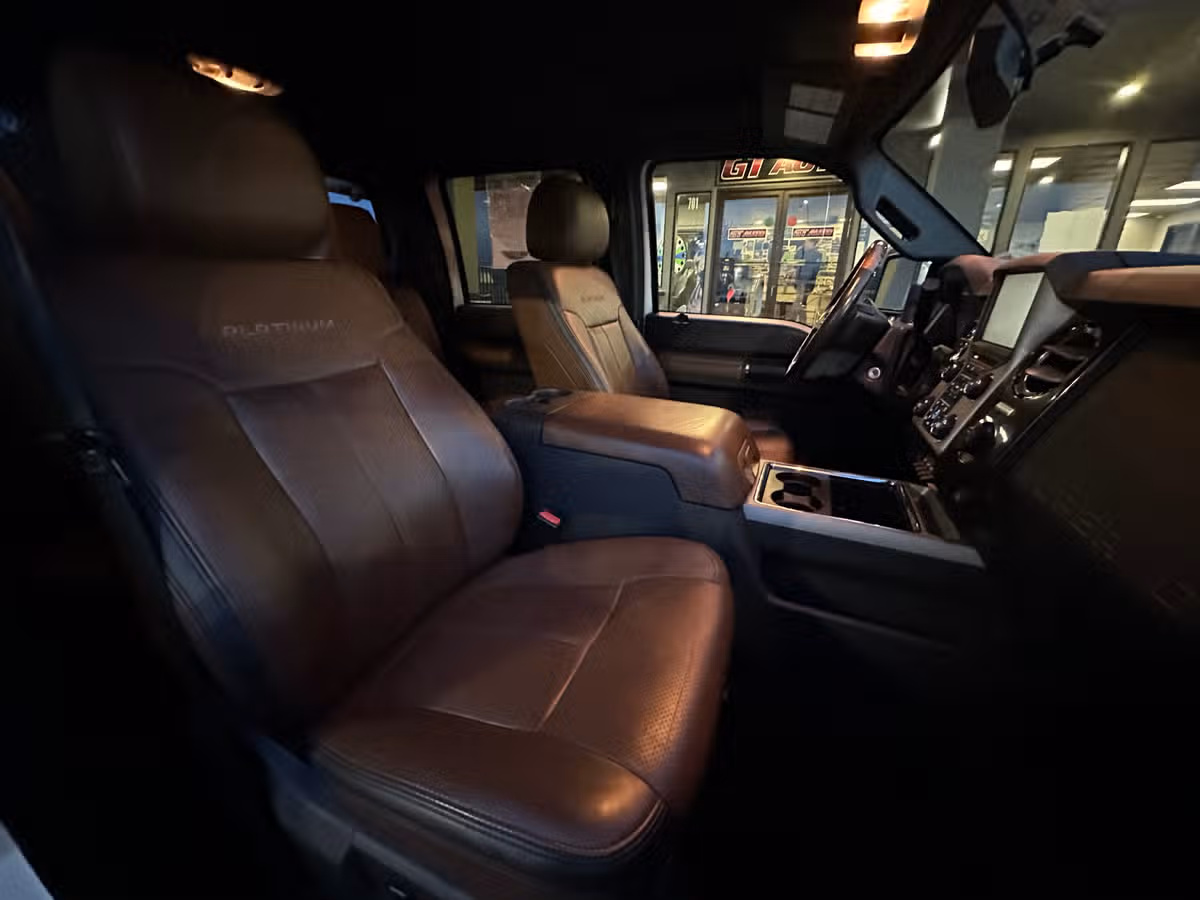 2016 Ford F-350 Super Duty Platinum Crew Cab Image 15