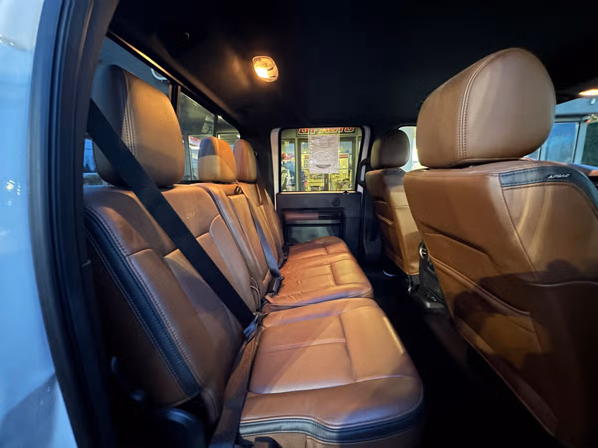2016 Ford F-350 Super Duty Platinum Crew Cab Image 18