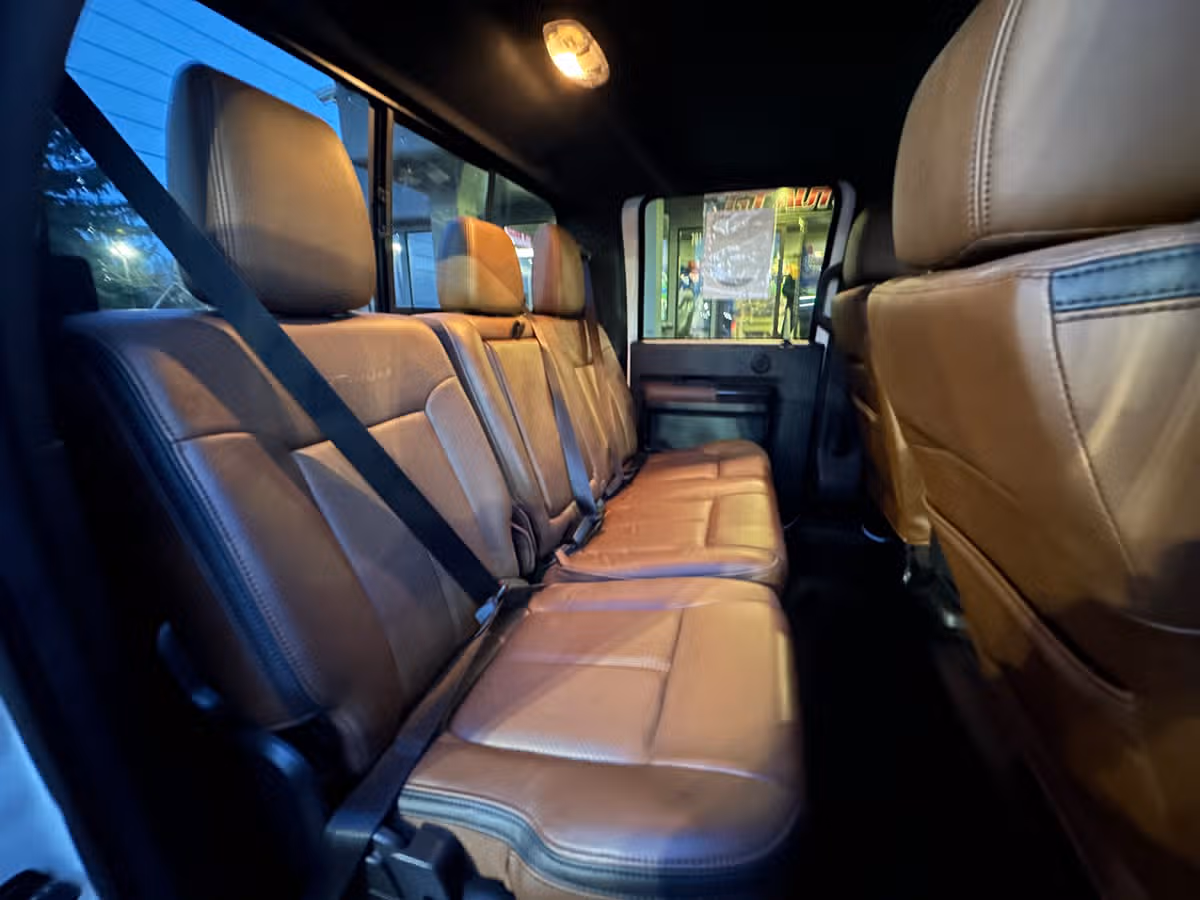 2016 Ford F-350 Super Duty Platinum Crew Cab Image 19