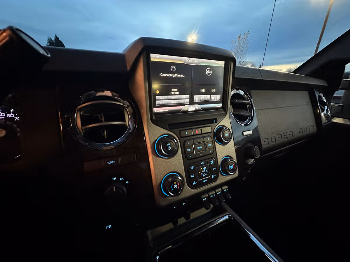 2016 Ford F-350 Super Duty Platinum Crew Cab Image 22