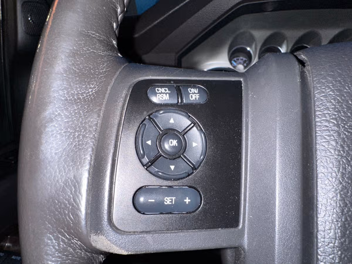 2016 Ford F-350 Super Duty Platinum Crew Cab Image 27