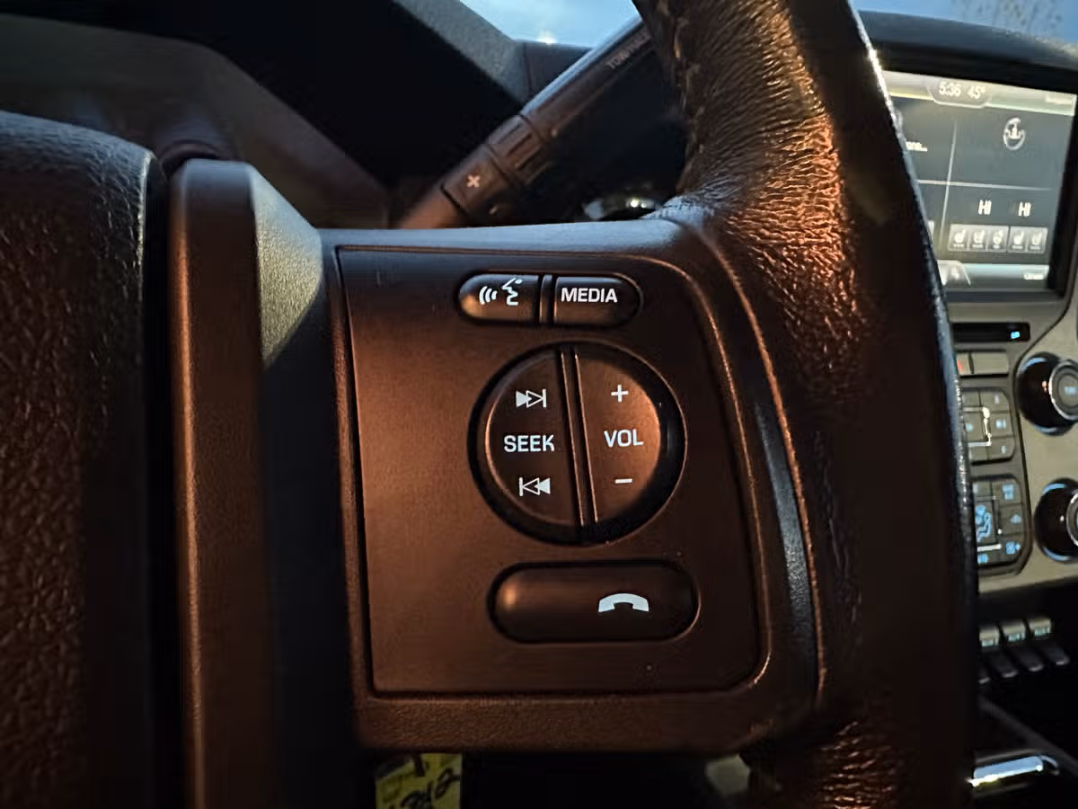 2016 Ford F-350 Super Duty Platinum Crew Cab Image 28