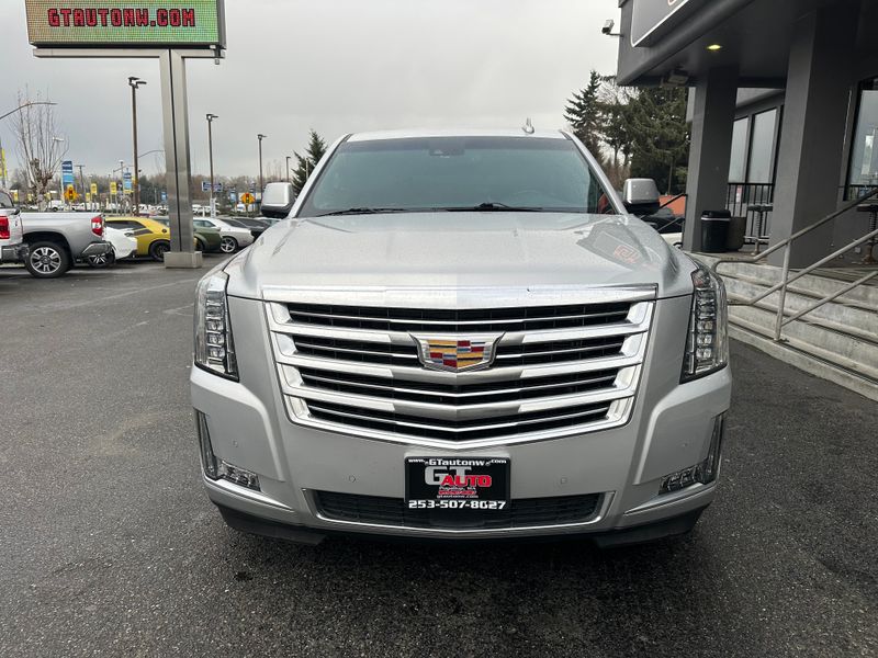 2016 Cadillac Escalade Platinum Upper Image 2
