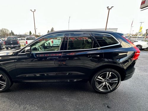 2018 Volvo XC60 T6 Momentum Lower Image 2