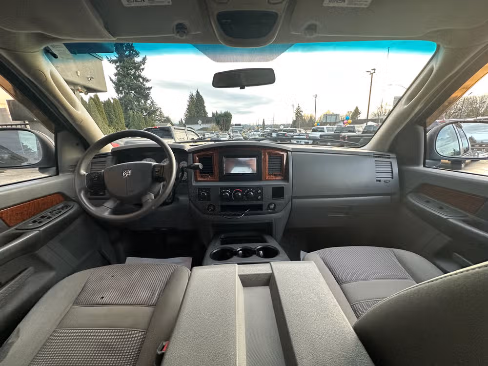 2006 Dodge Ram 1500 ST Pickup 4D 6 1/4 ft Quad Cab Image 9