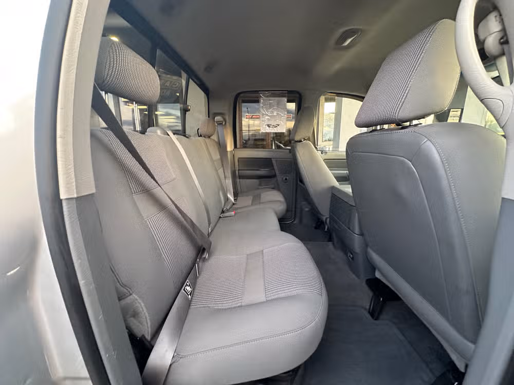 2006 Dodge Ram 1500 ST Pickup 4D 6 1/4 ft Quad Cab Image 18