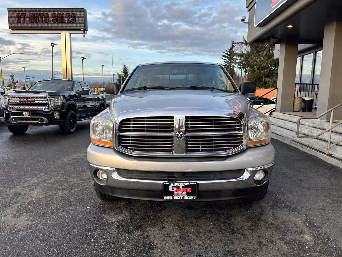 2006 Dodge Ram 1500 ST Pickup 4D 6 1/4 ft Quad Cab Image 2