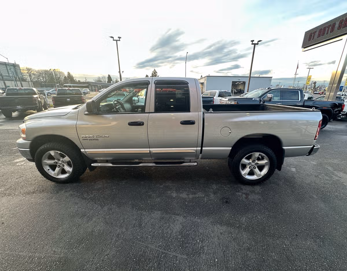 2006 Dodge Ram 1500 ST Pickup 4D 6 1/4 ft Quad Cab Image 4