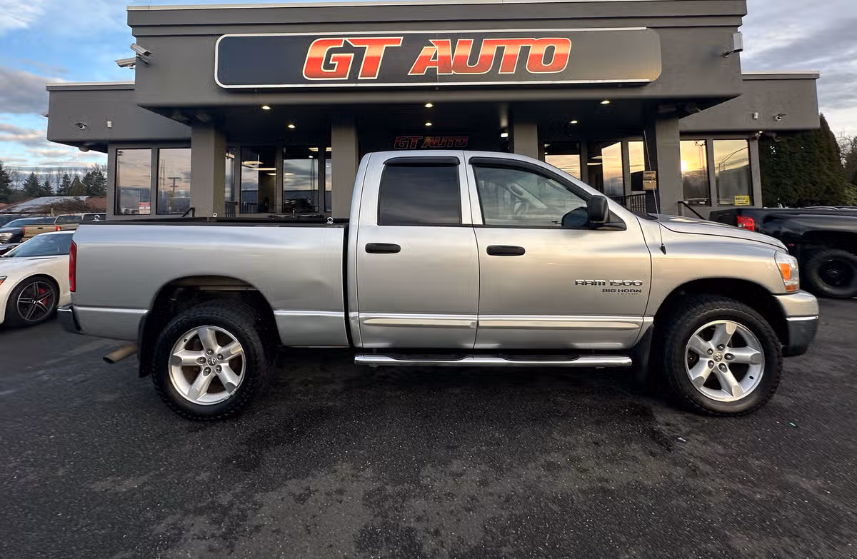2006 Dodge Ram 1500 ST Pickup 4D 6 1/4 ft Quad Cab Image 8