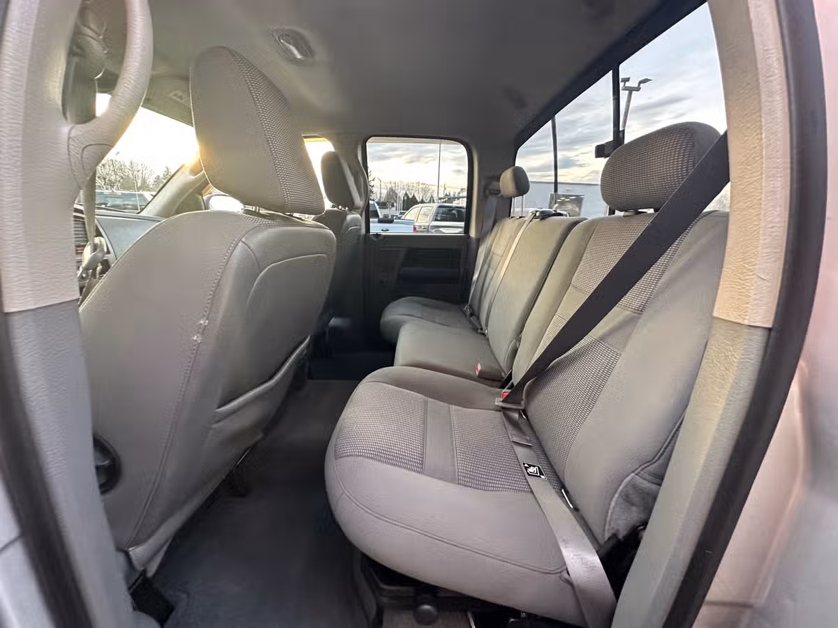 2006 Dodge Ram 1500 ST Pickup 4D 6 1/4 ft Quad Cab Image 16