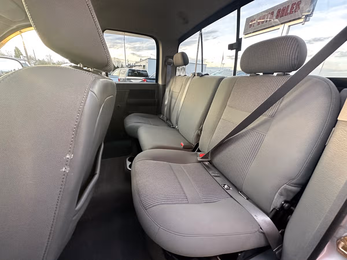 2006 Dodge Ram 1500 ST Pickup 4D 6 1/4 ft Quad Cab Image 17