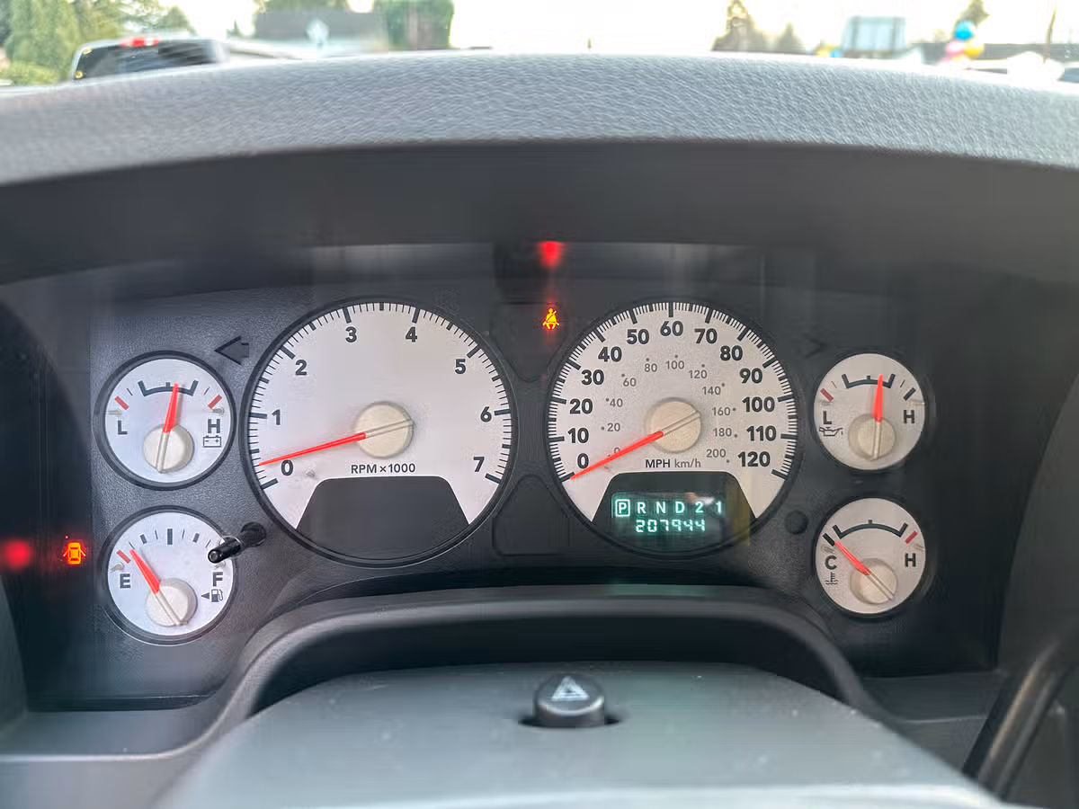 2006 Dodge Ram 1500 ST Pickup 4D 6 1/4 ft Quad Cab Image 21