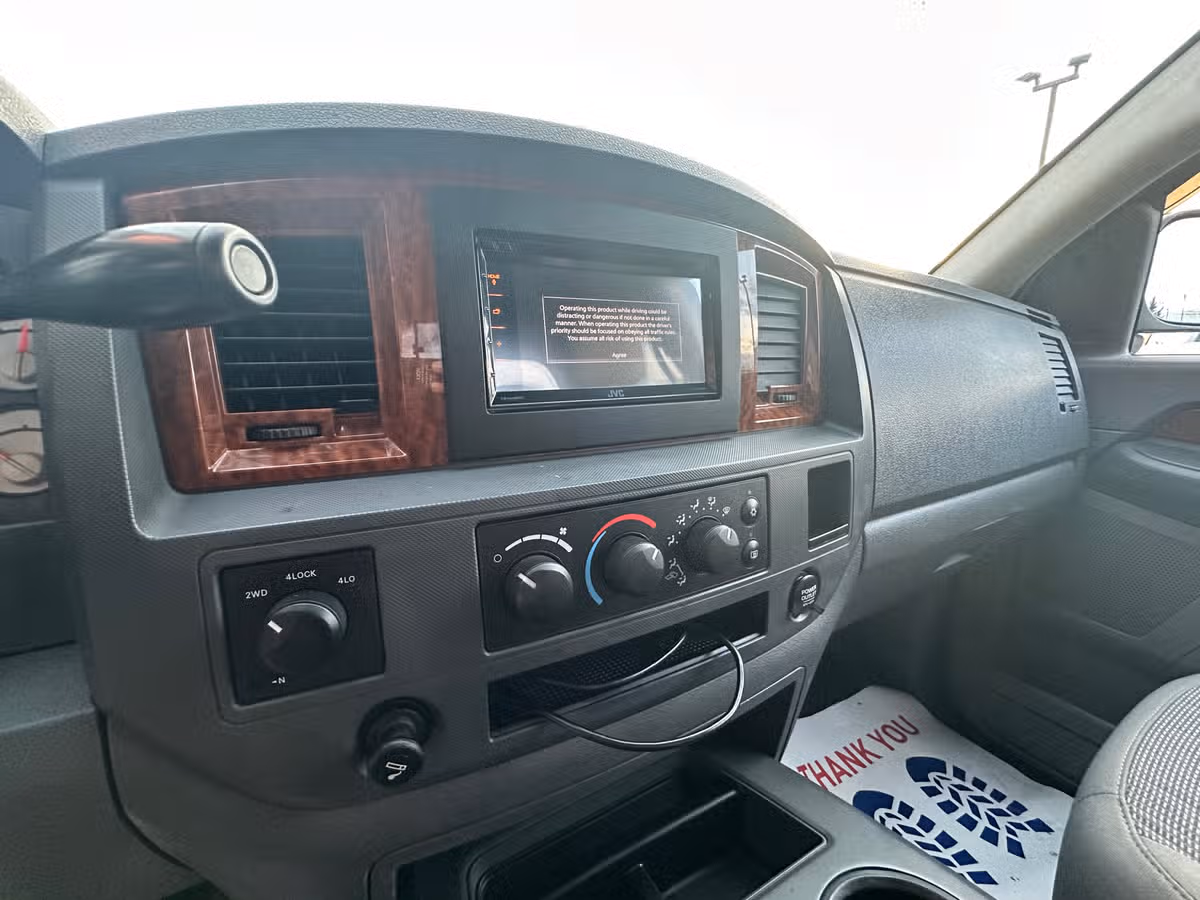 2006 Dodge Ram 1500 ST Pickup 4D 6 1/4 ft Quad Cab Image 22