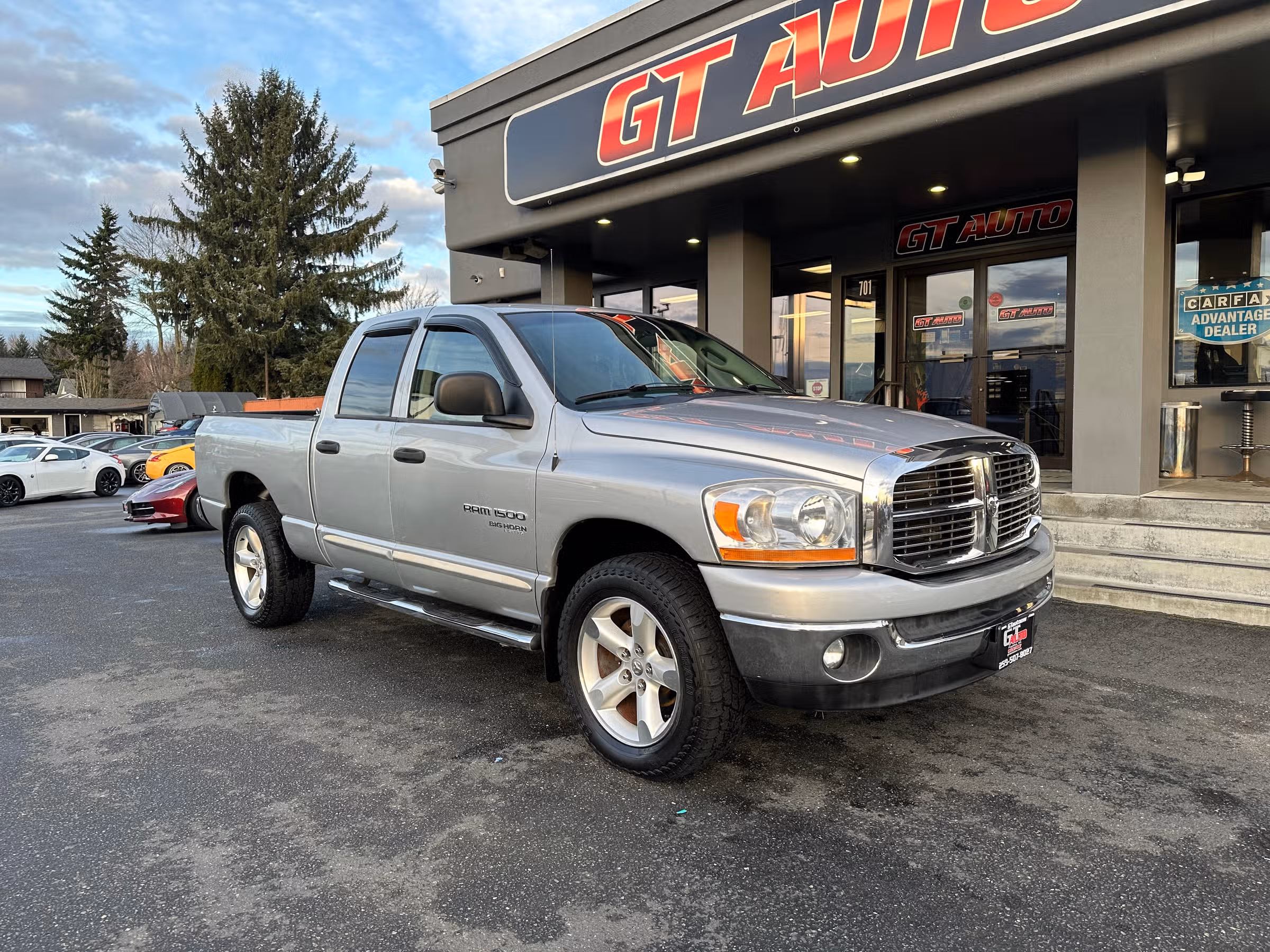 2006 Dodge Ram 1500 ST Pickup 4D 6 1/4 ft Quad Cab Image 1