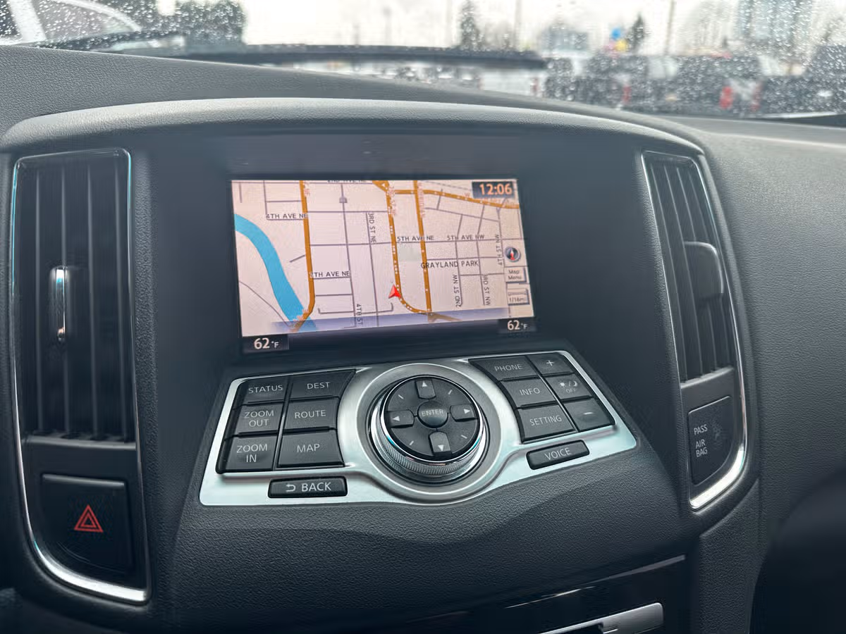 2012 Nissan Maxima 3.5 SV Image 24