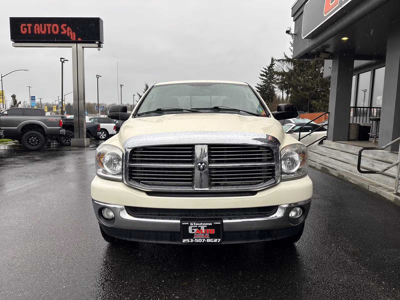 2008 Dodge Ram 1500 SLT Pickup 4D 6 1/4 ft Quad Cab Upper Image 2