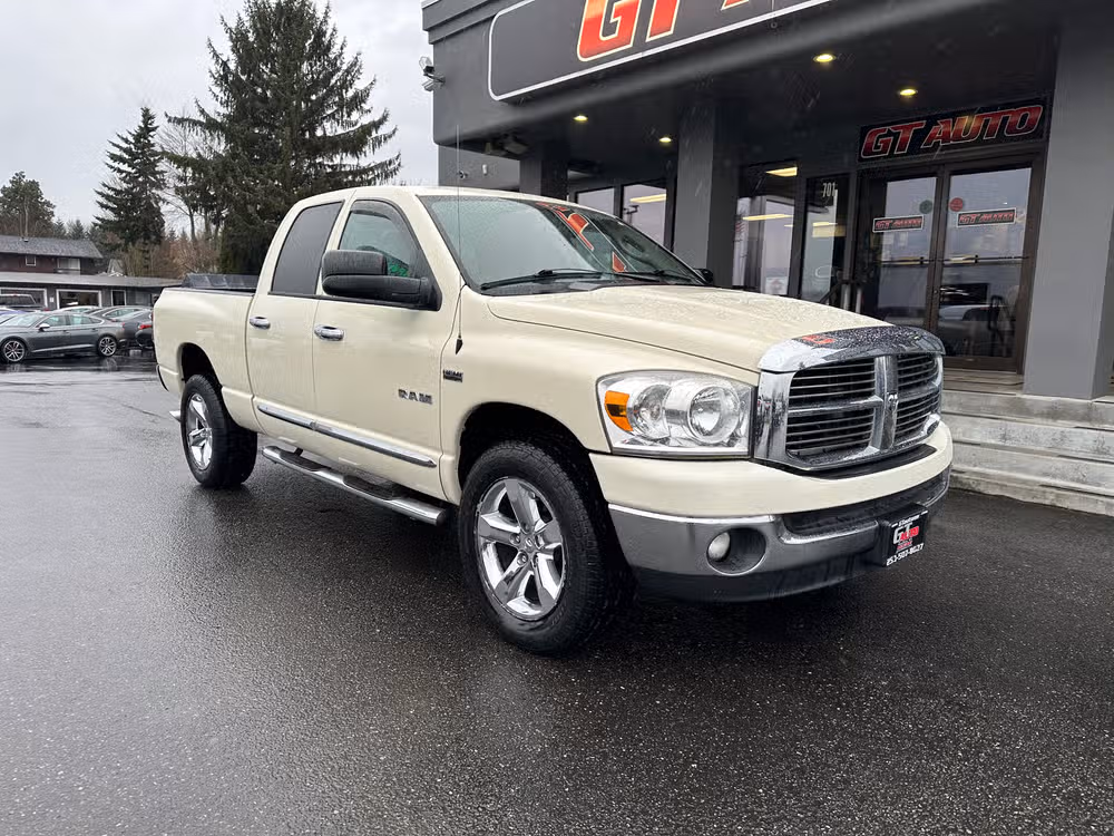 2008 Dodge Ram 1500 SLT Pickup 4D 6 1/4 ft Quad Cab Image 1