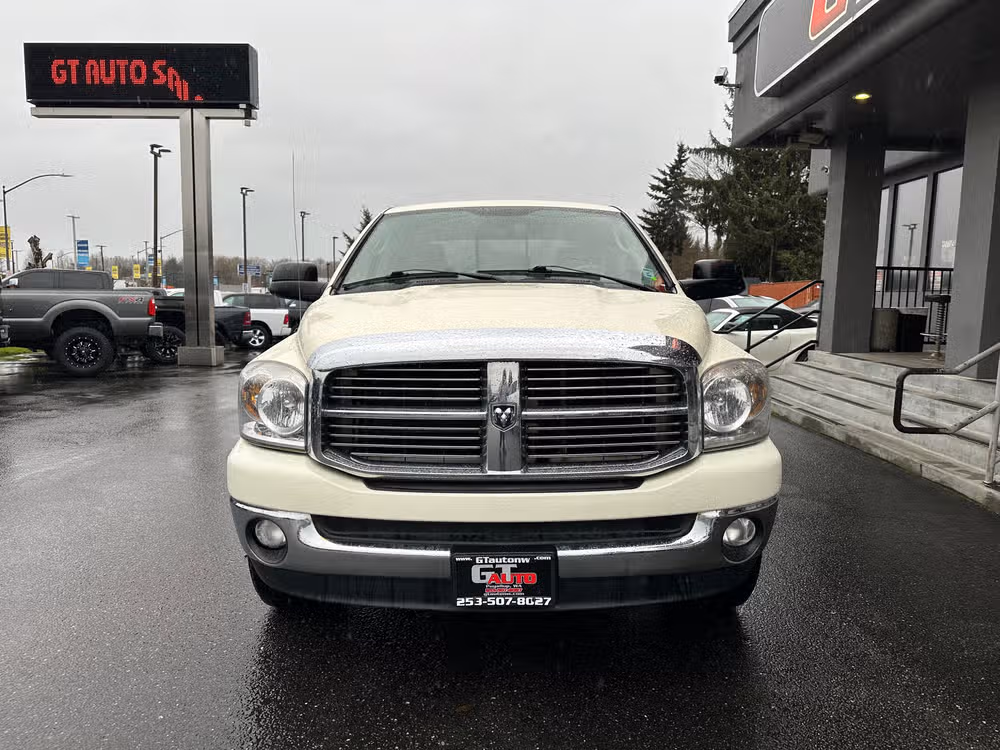 2008 Dodge Ram 1500 SLT Pickup 4D 6 1/4 ft Quad Cab Image 2