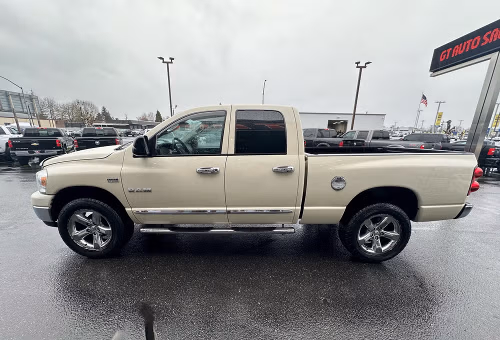 2008 Dodge Ram 1500 SLT Pickup 4D 6 1/4 ft Quad Cab Image 4