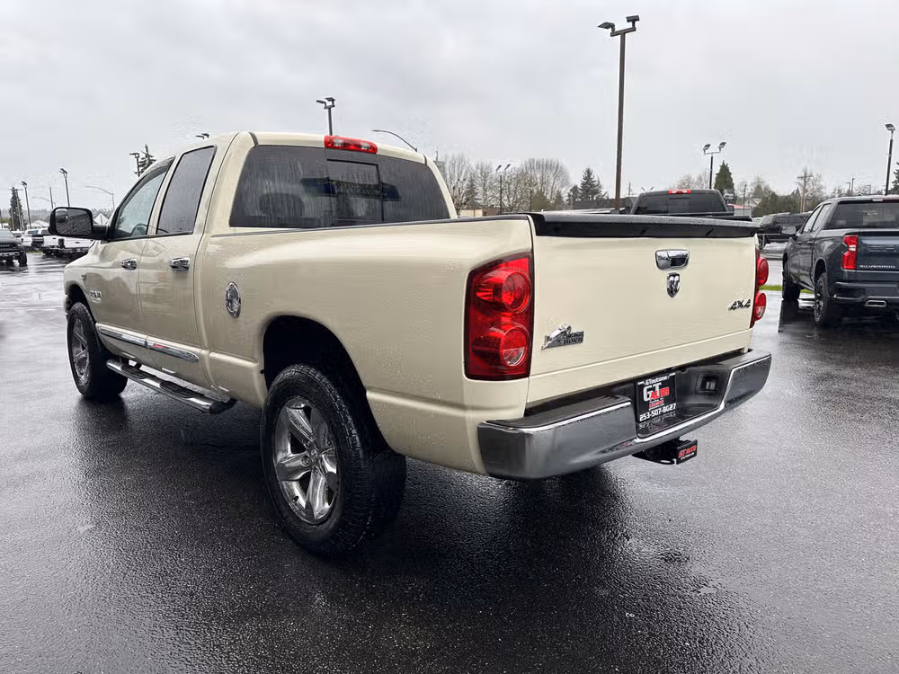 2008 Dodge Ram 1500 SLT Pickup 4D 6 1/4 ft Quad Cab Image 5