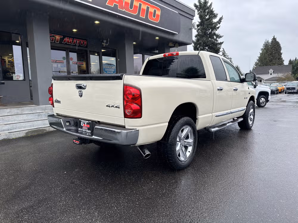 2008 Dodge Ram 1500 SLT Pickup 4D 6 1/4 ft Quad Cab Image 7