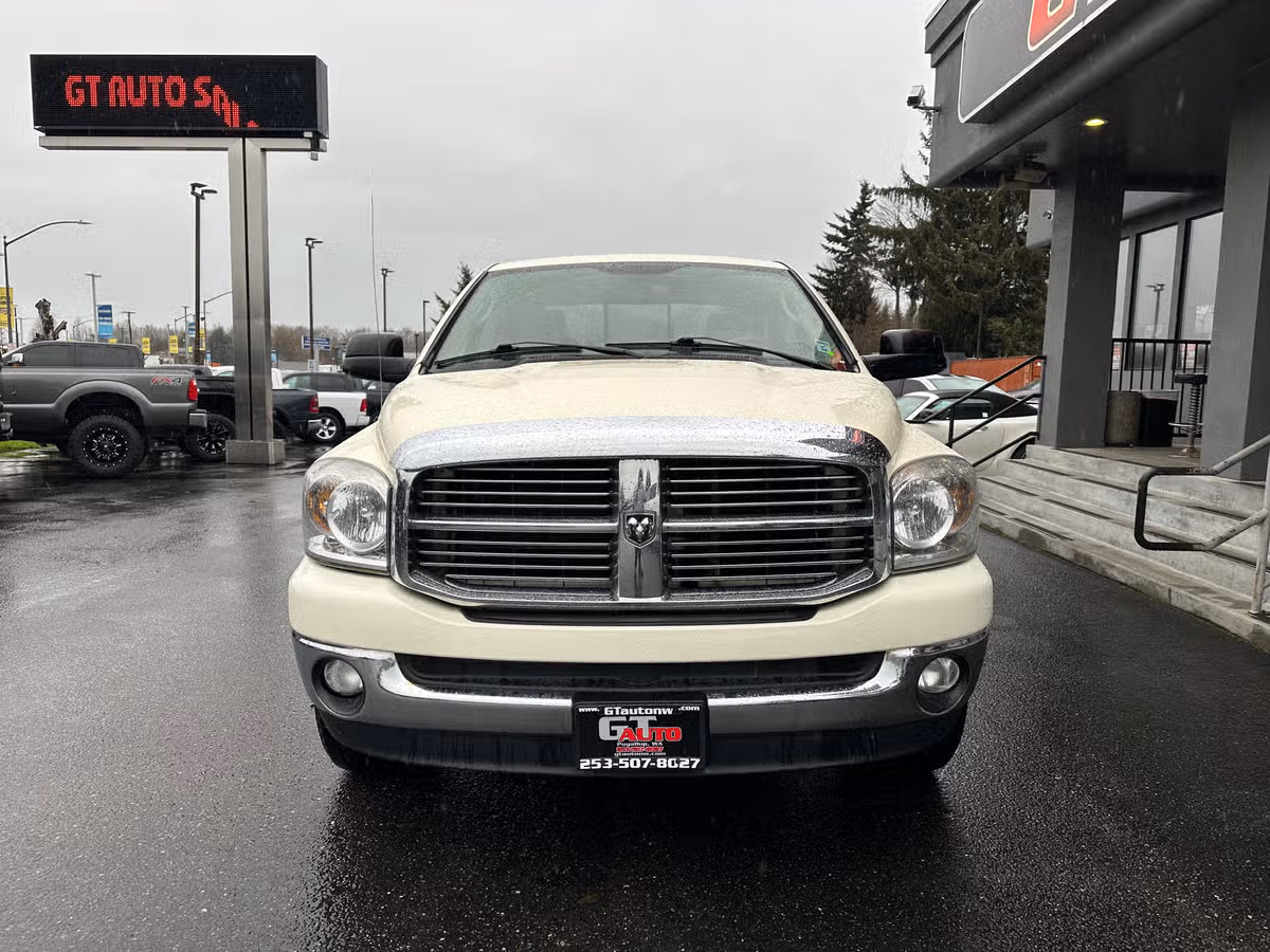 2008 Dodge Ram 1500 SLT Pickup 4D 6 1/4 ft Quad Cab Image 2