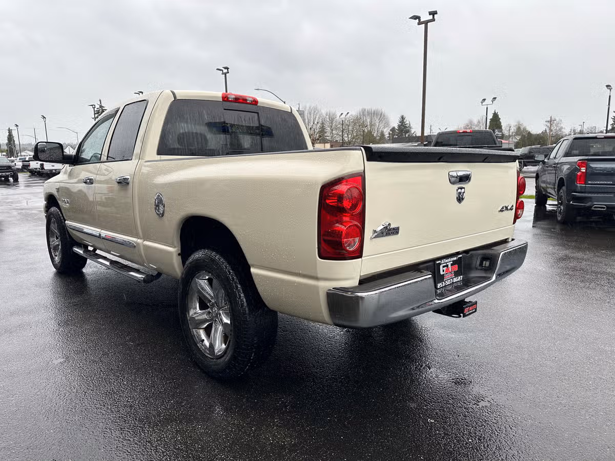 2008 Dodge Ram 1500 SLT Pickup 4D 6 1/4 ft Quad Cab Image 5