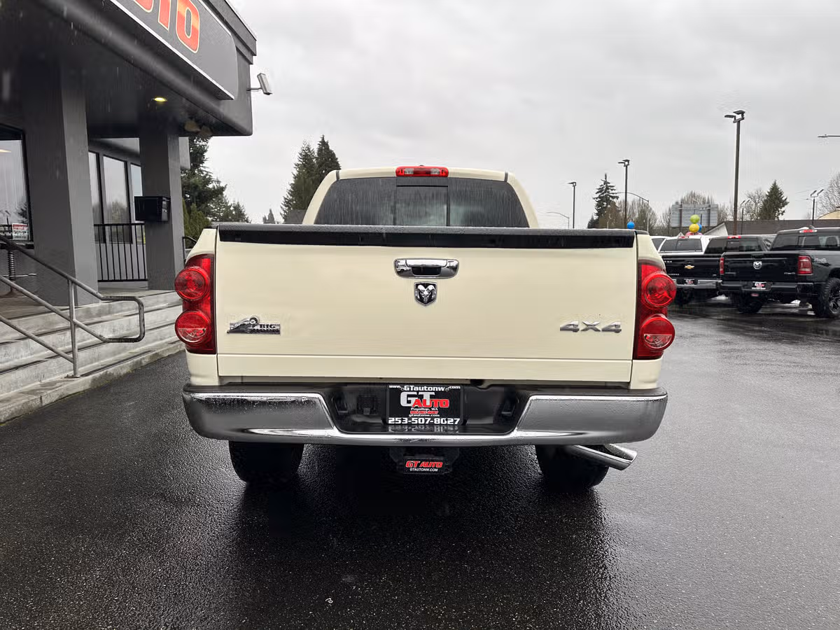 2008 Dodge Ram 1500 SLT Pickup 4D 6 1/4 ft Quad Cab Image 6