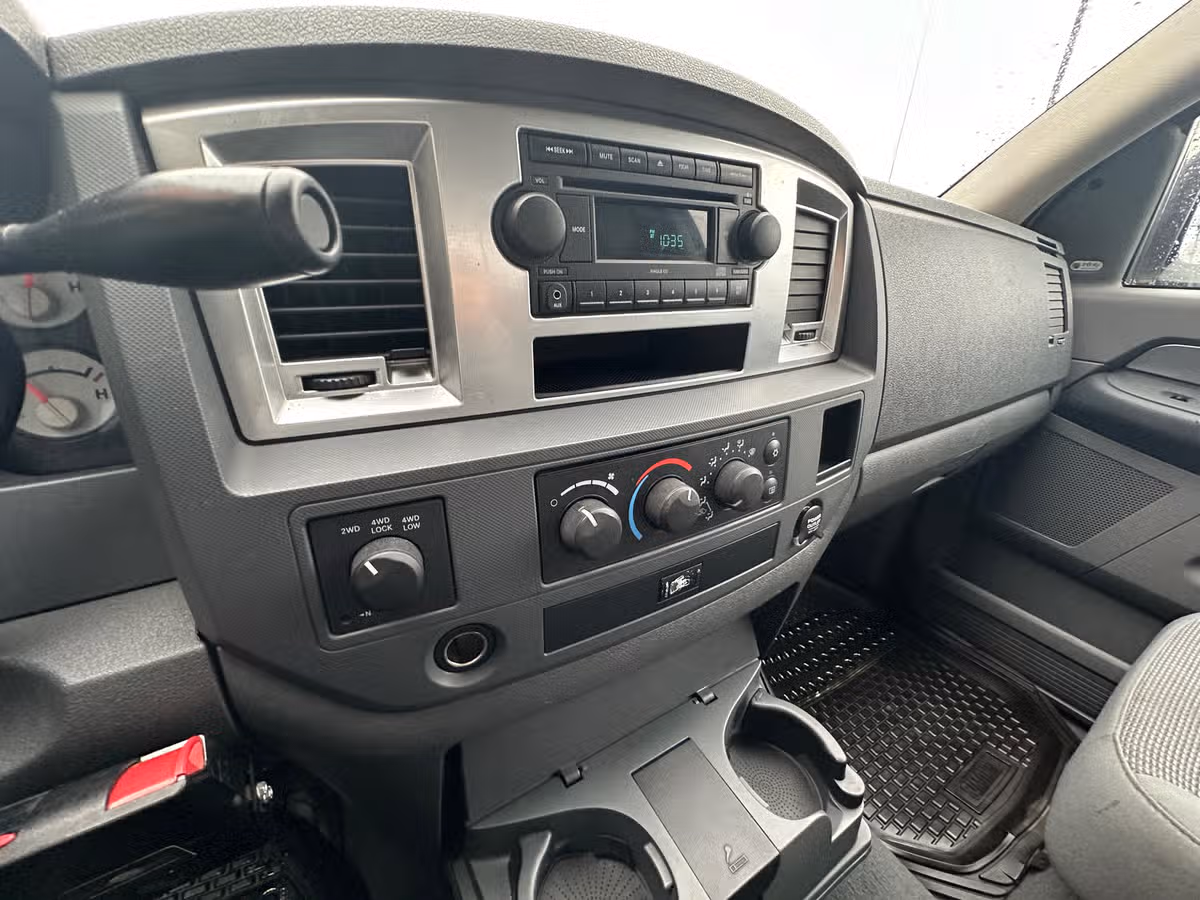 2008 Dodge Ram 1500 SLT Pickup 4D 6 1/4 ft Quad Cab Image 21