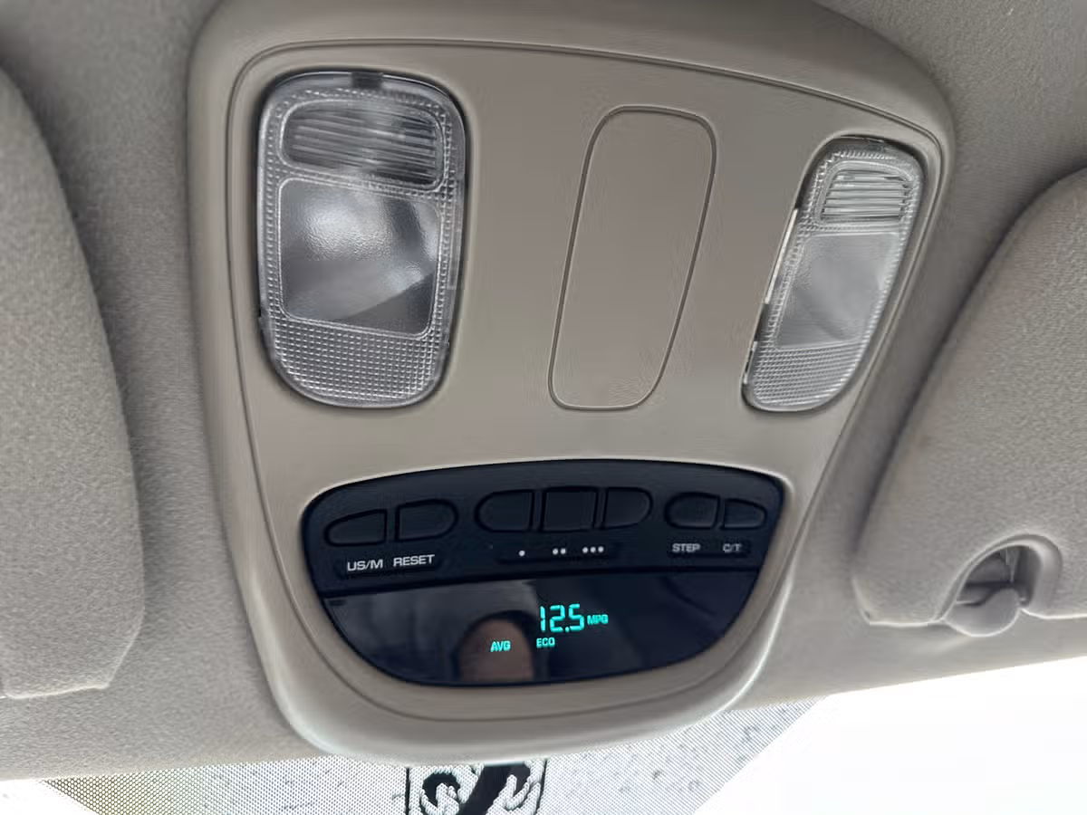 2008 Dodge Ram 1500 SLT Pickup 4D 6 1/4 ft Quad Cab Image 27