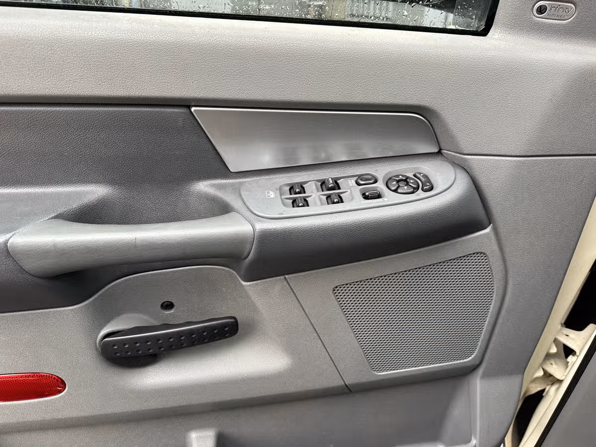 2008 Dodge Ram 1500 SLT Pickup 4D 6 1/4 ft Quad Cab Image 28