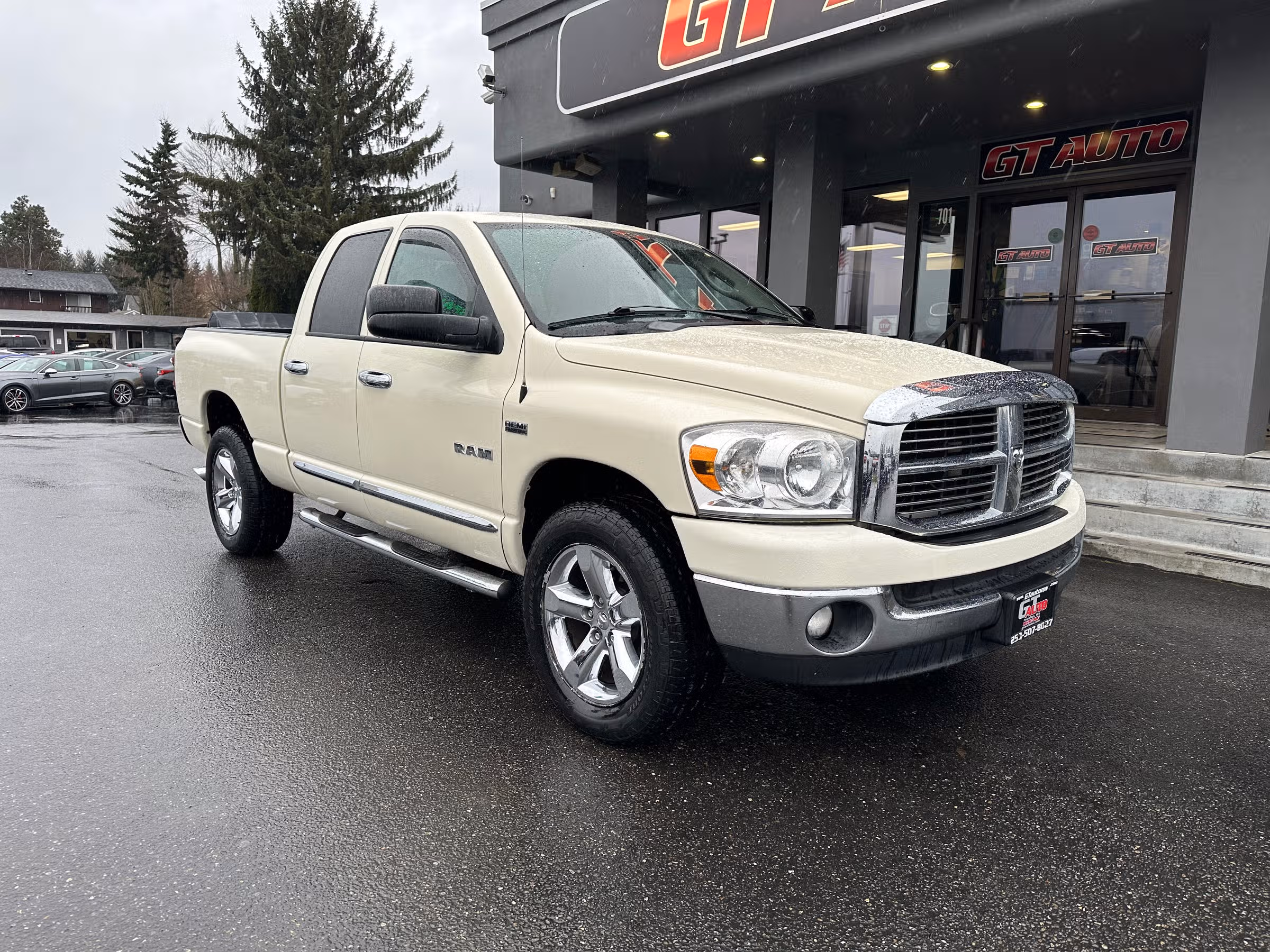 2008 Dodge Ram 1500 SLT Pickup 4D 6 1/4 ft Quad Cab Image 1