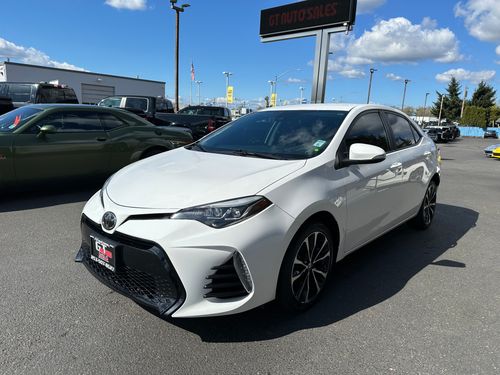 2018 Toyota Corolla SE Lower Image 1