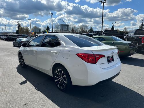 2018 Toyota Corolla SE Lower Image 3