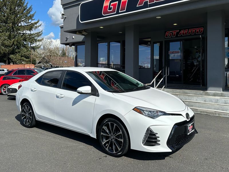 2018 Toyota Corolla SE Upper Image 1