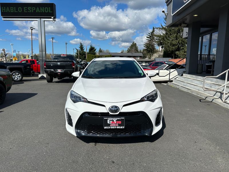 2018 Toyota Corolla SE Upper Image 2