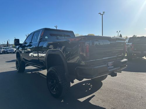 2021 GMC Sierra 3500HD Denali Crew Cab Lower Image 3