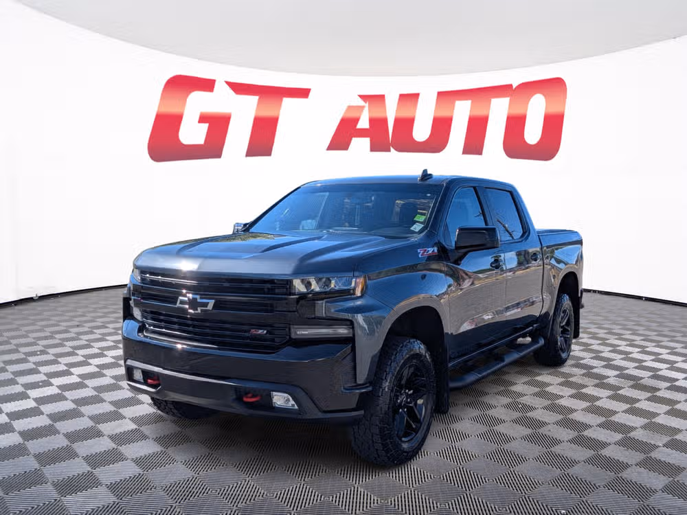 2021 Chevrolet Silverado 1500 LT Trail Boss Pickup 4D 5 3/4 ft Crew Cab Image 2