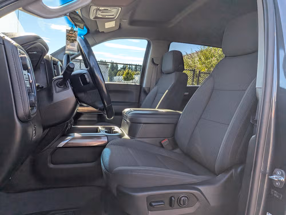 2021 Chevrolet Silverado 1500 LT Trail Boss Pickup 4D 5 3/4 ft Crew Cab Image 6