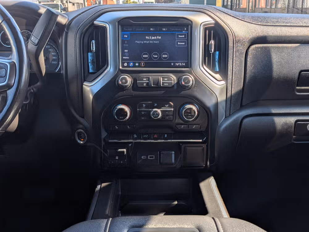 2021 Chevrolet Silverado 1500 LT Trail Boss Pickup 4D 5 3/4 ft Crew Cab Image 11
