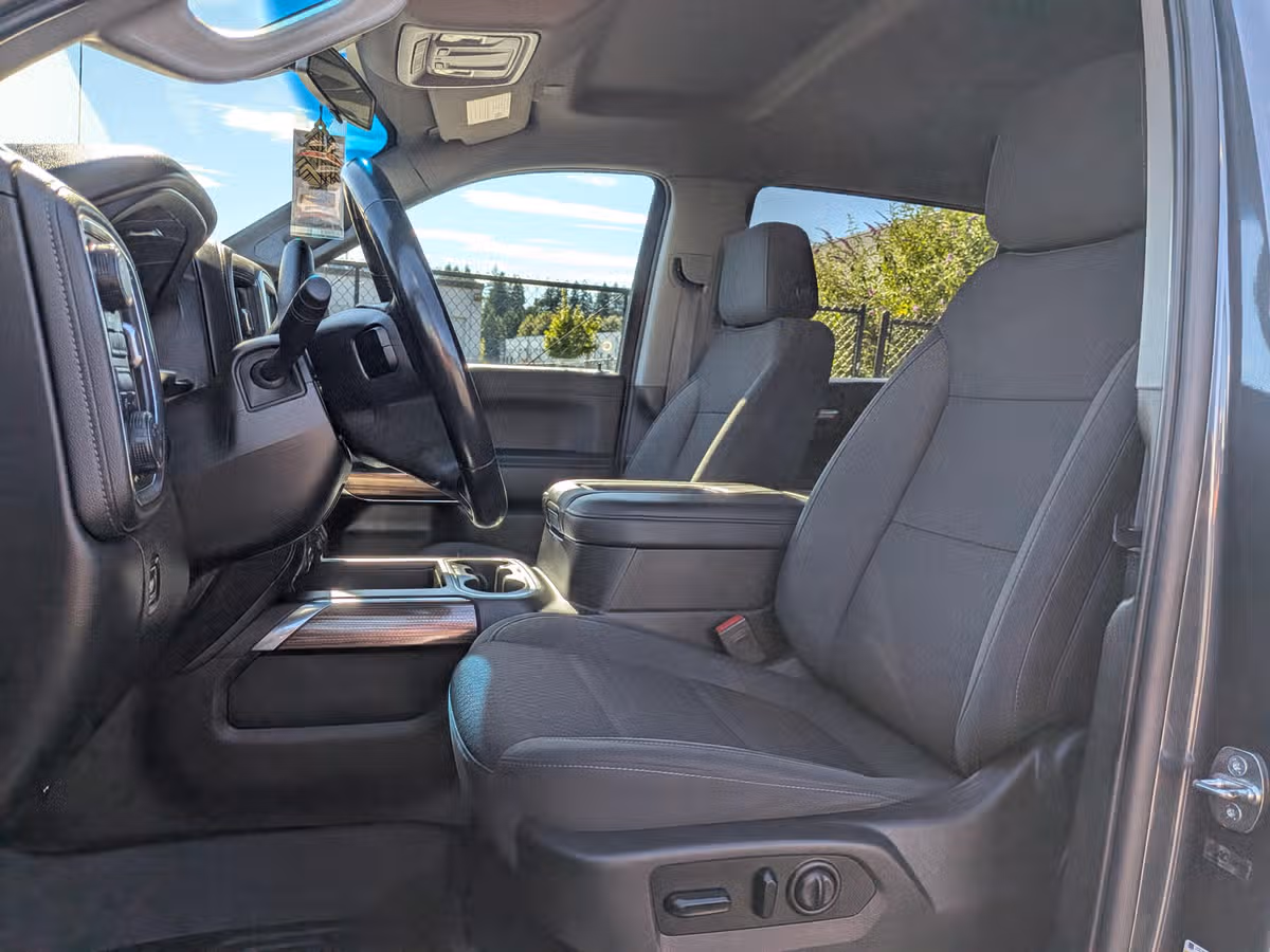 2021 Chevrolet Silverado 1500 LT Trail Boss Pickup 4D 5 3/4 ft Crew Cab Image 6