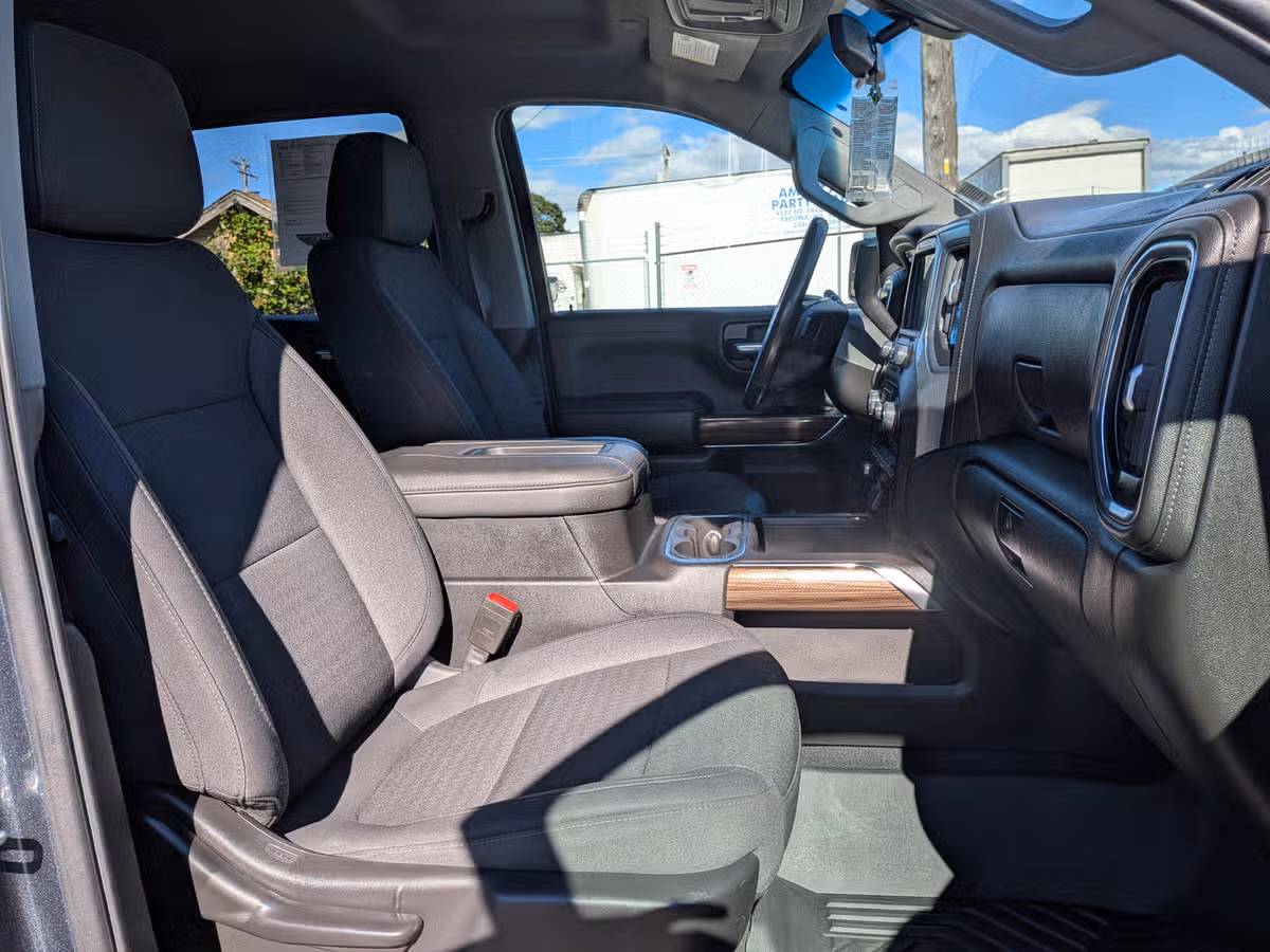 2021 Chevrolet Silverado 1500 LT Trail Boss Pickup 4D 5 3/4 ft Crew Cab Image 8