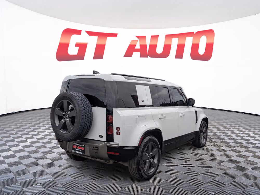 2021 Land Rover Defender 110 X-Dynamic HSE Lower Image 2