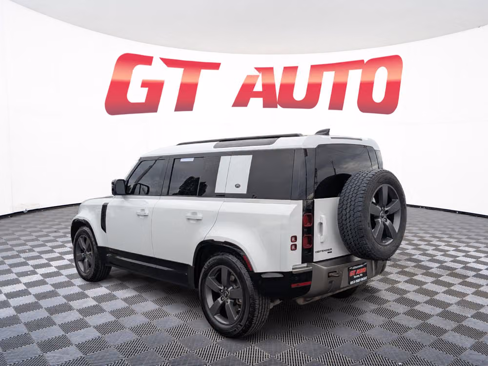 2021 Land Rover Defender 110 X-Dynamic HSE Image 3