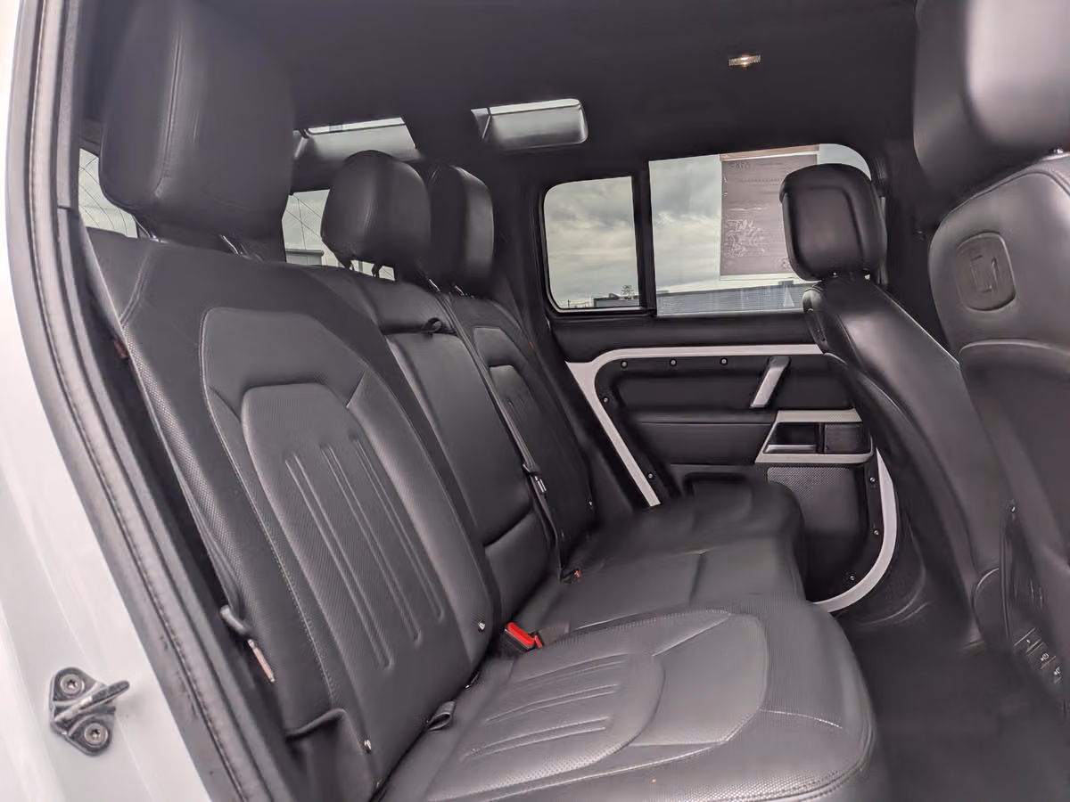 2021 Land Rover Defender 110 X-Dynamic HSE Image 8