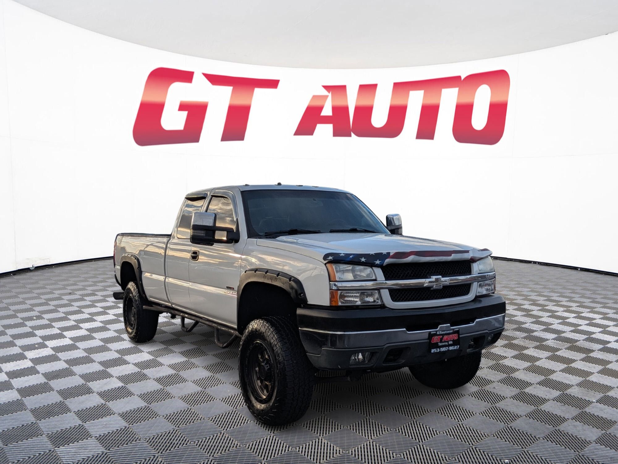 White 2004 Chevrolet Silverado 2500HD Pickup Truck Four-Wheel Drive Automatic