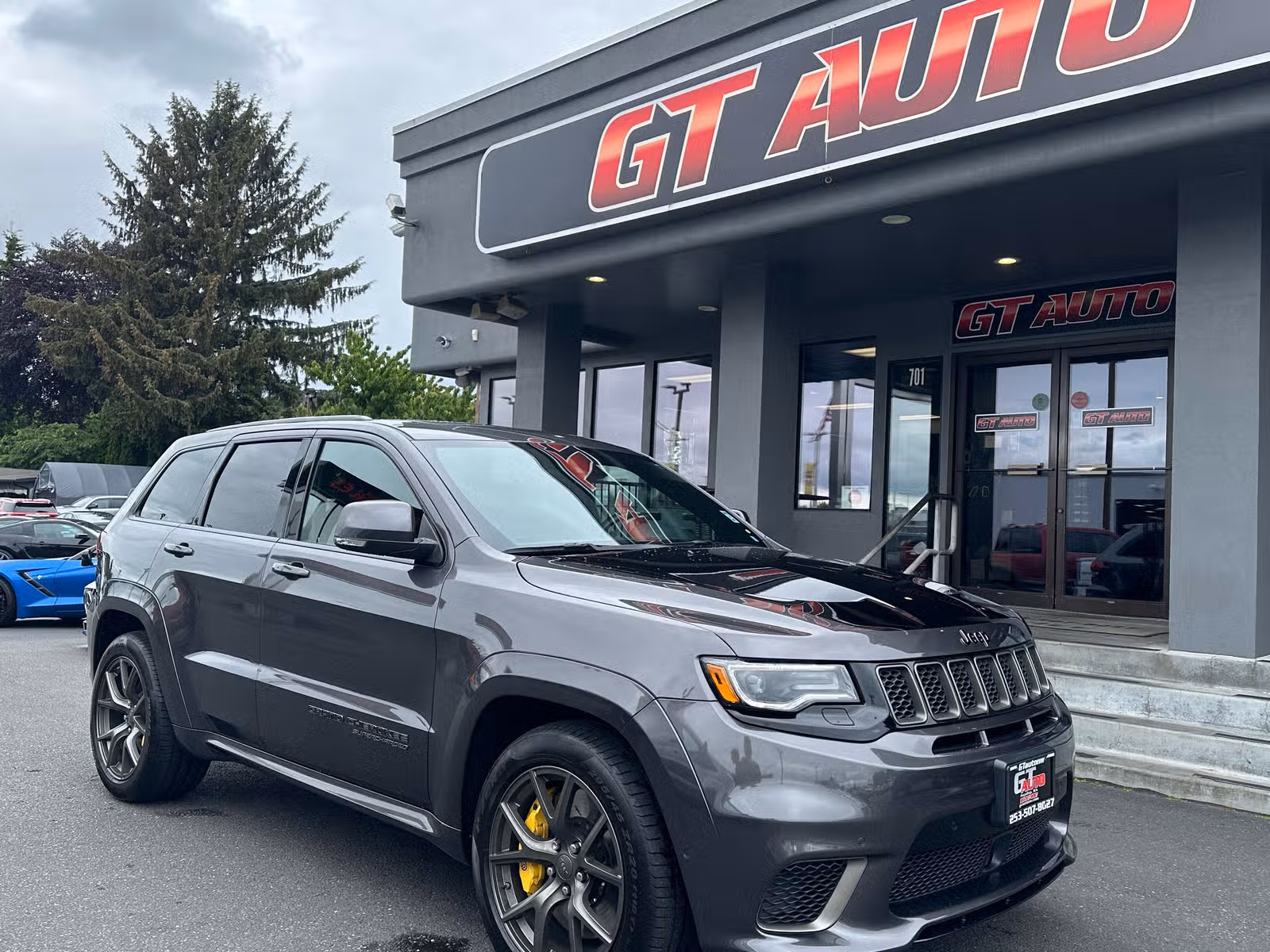 2020 Jeep Grand Cherokee Trackhawk Upper Image 1