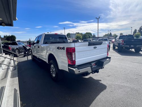 2020 Ford F-350 Super Duty XLT Crew Cab Lower Image 2