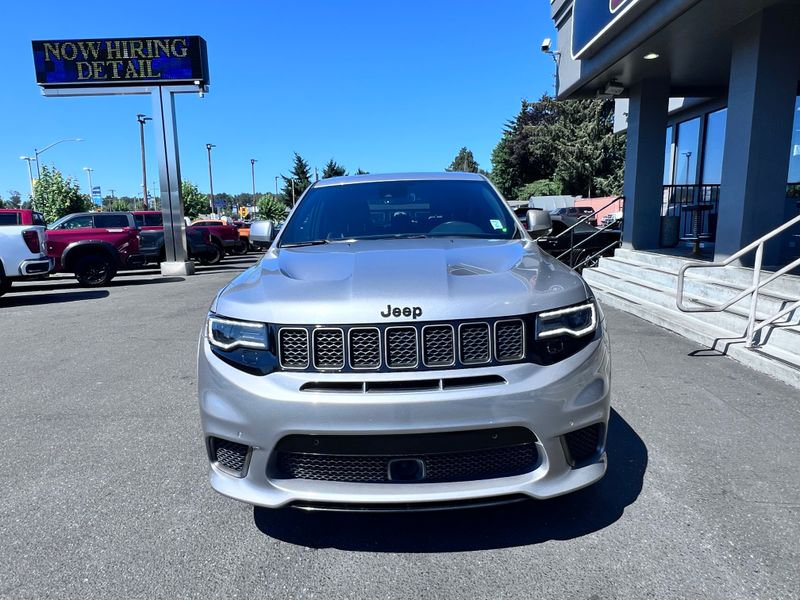 2018 Jeep Grand Cherokee Trackhawk Upper Image 2